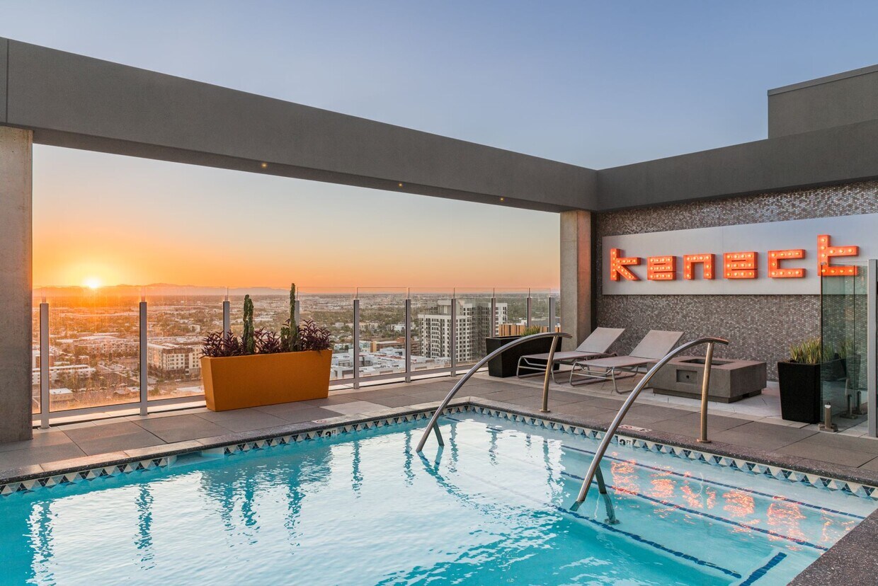 Photo of the Kenect Phoenix pool deck